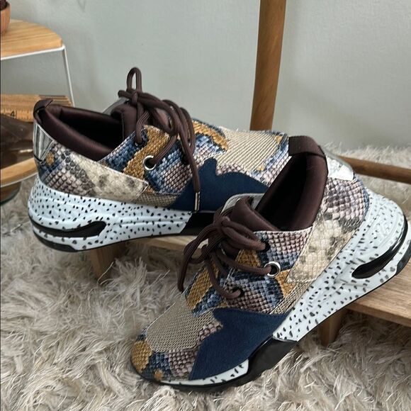 Steve Madden Cliff Round-Toe Lace Up Sneakers Multi Snake Pattern Size 7 M - Picture 1 of 17